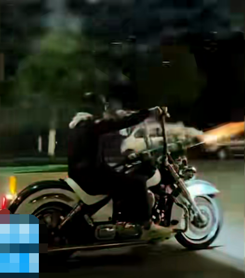 记三分！男子骑摩托车狂飙燃放加特林 -图1